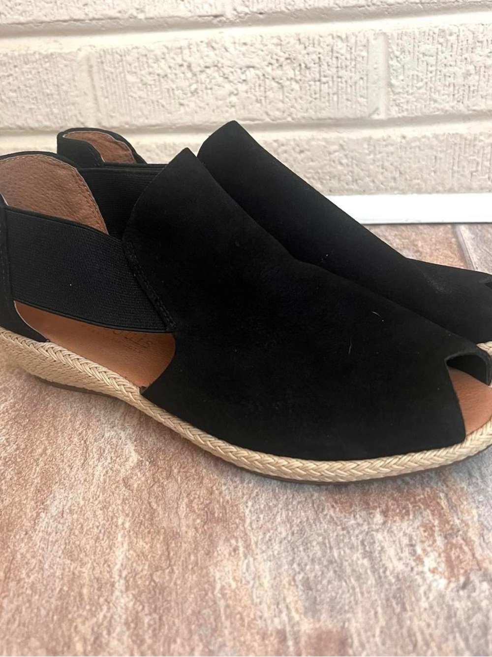Gentle Souls by Kenneth Cole Black Wedge Espadrille Size 8
